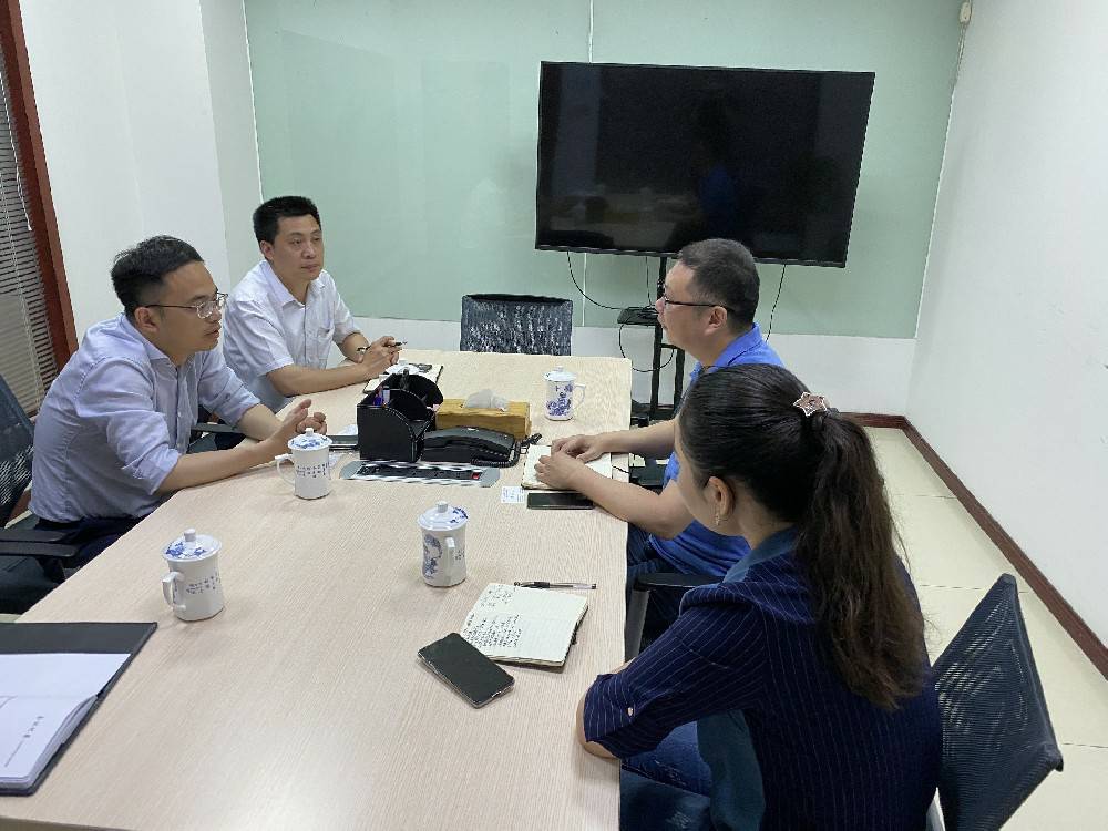 无锡市工信局领导来太原启晨美容院管理有限公司科技开展“三联三解”活动